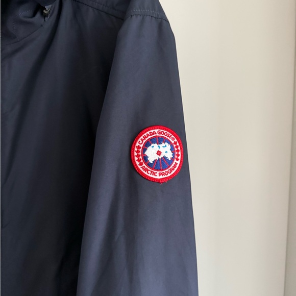 Men’s Canada Goose. Crew trench. Size small. Color admiral navy. - Picture 2 of 5